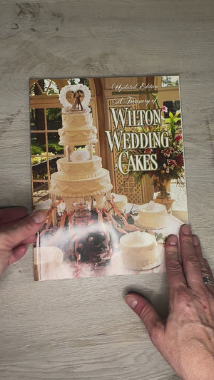 Wilton Book of Wedding Cakes - Revised Edition